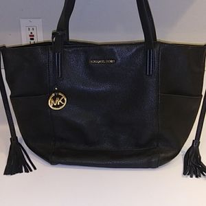 Michael Kors Bags - Need cssh Michael Kors Bags - Need cssh